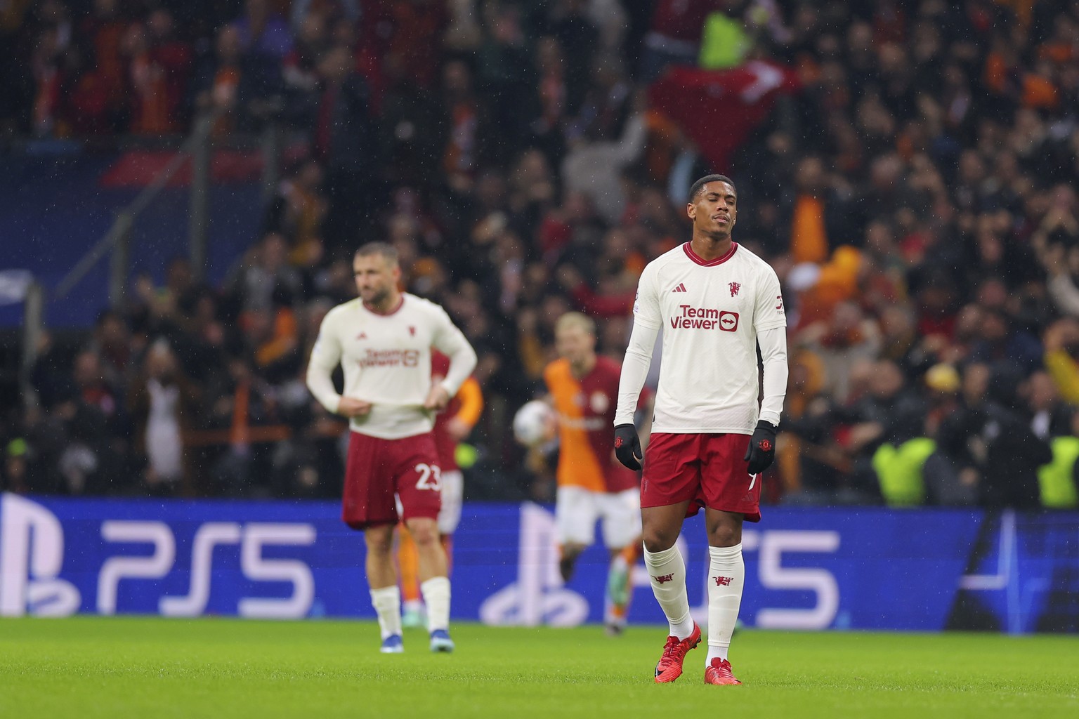 Manchester United&#039;s Anthony Martial, right, reacts after Galatasaray&#039;s Kerem Akturkoglu scored his side&#039;s third goal during the Champions League group A soccer match between Galatasaray ...