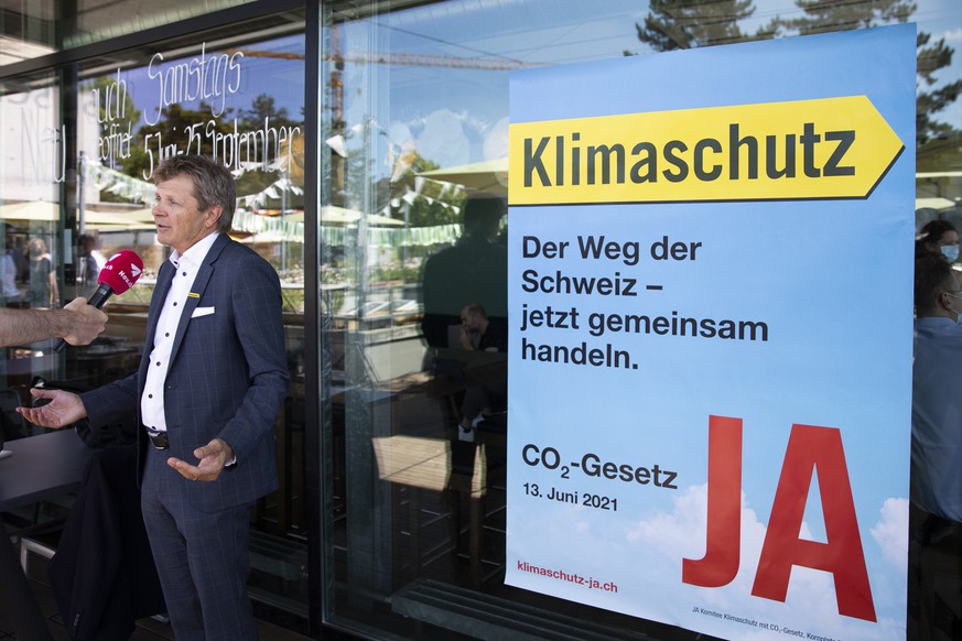 Juerg Grossen, Nationalrat GLP-BE, gibt ein Interview, am Versammlungsort der Befuerworter des CO2-Gesetzes, am Sonntag, 13. Juni 2021, in Bern. (KEYSTONE/Peter Klaunzer)