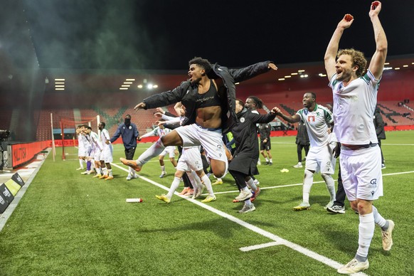 La joie des joueurs du Yverdon Sport FC, YS, apres la victoire, lors de la rencontre du quart de final de la Coupe de Suisse de football entre Neuchatel Xamax FCS, XAM, et Yverdon Sport FC, YS, ce mar ...