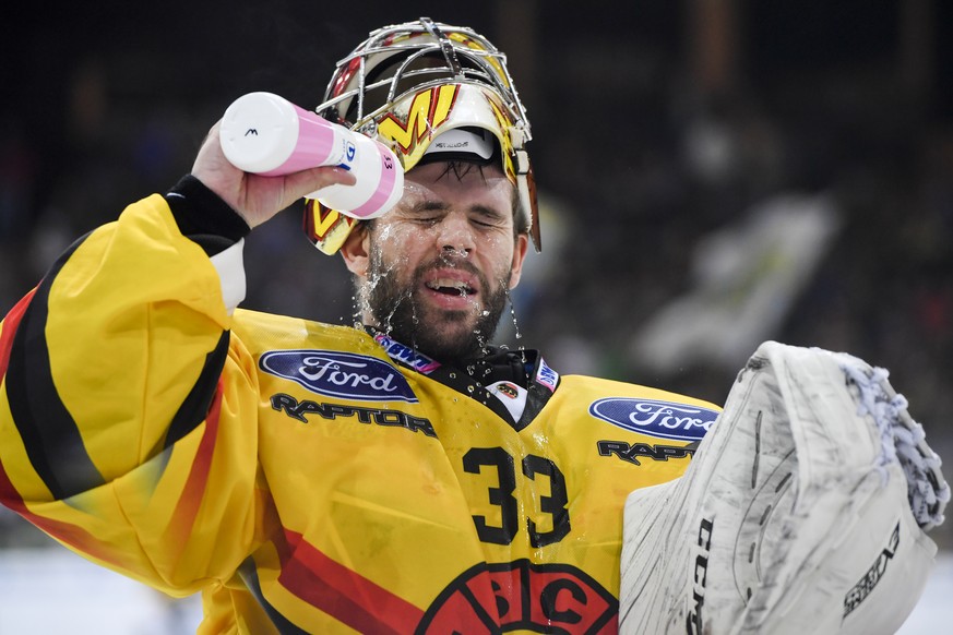 Berns Goalie Pascal Caminada, im Swiss Ice Hockey Cup 1/4 Finalspiel zwischen dem HC Davos und dem SC Bern, am Dienstag, 26. November 2019, im Eisstadion in Davos. (KEYSTONE/Gian Ehrenzeller)