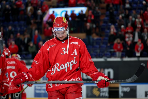 Emil Djuse (SCRJ) reagiert waehrend der Rueckrunde der Play Ins der National League zwischen den SC Rapperswil Jona Lakers und dem HC Ambri Piotta, am Donnerstag, den 6. Maerz 2025, im Lido in Rappers ...
