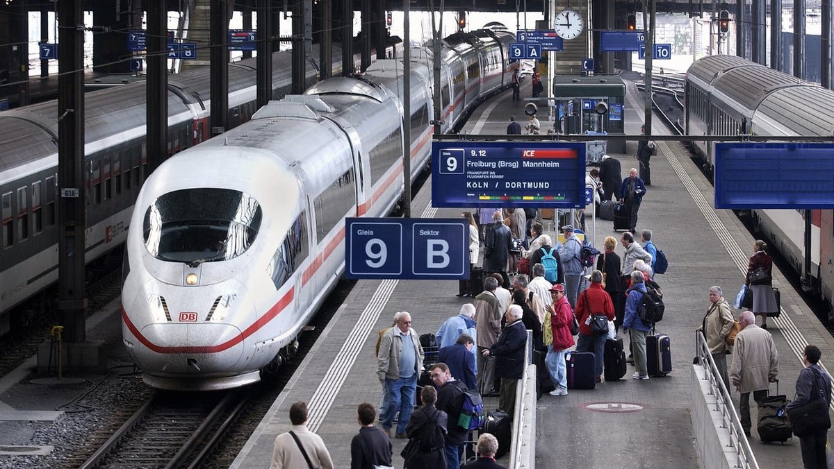 Wer sein Ticket für einen ICE bei der SBB kauft, kann den Sitzplatz nicht genau aussuchen.