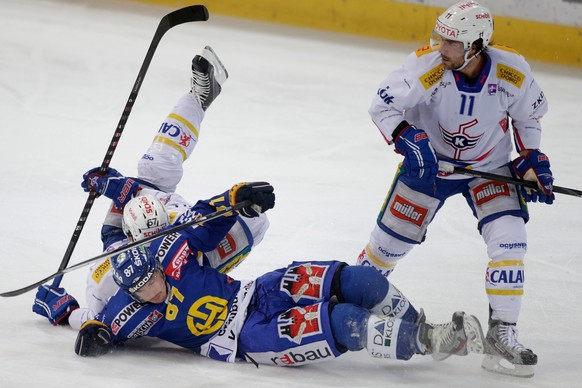 Eine Szene aus dem vierten&nbsp;Playoff-Viertelfinalspiel zwischen dem HC Davos und den Kloten Flyers.
