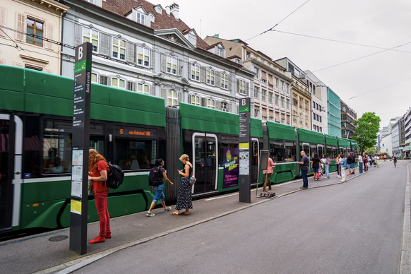 Die Haltestelle «Bankverein» in Basel geht auf den in Basel gegründeten Vorläufer der Grossbank UBS zurück.