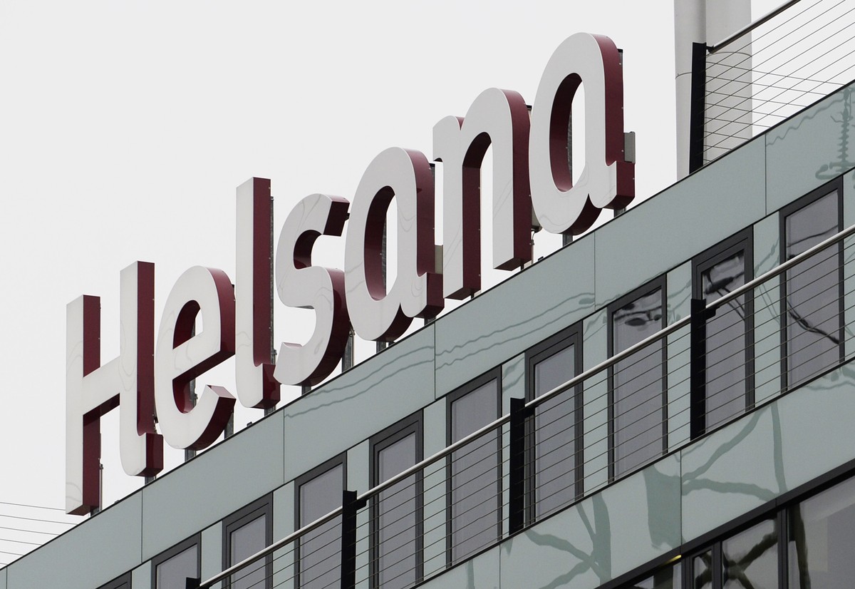 Der Schriftzug der Krankenkasse Helsana, aufgenommen am Mittwoch, 5. Februar 2014, am Hauptsitz in Duebendorf. Heute hat Helsana im Rahmen einer Pressekonferenz die Zahlen fuer das Jahr 2013 bekannt g ...