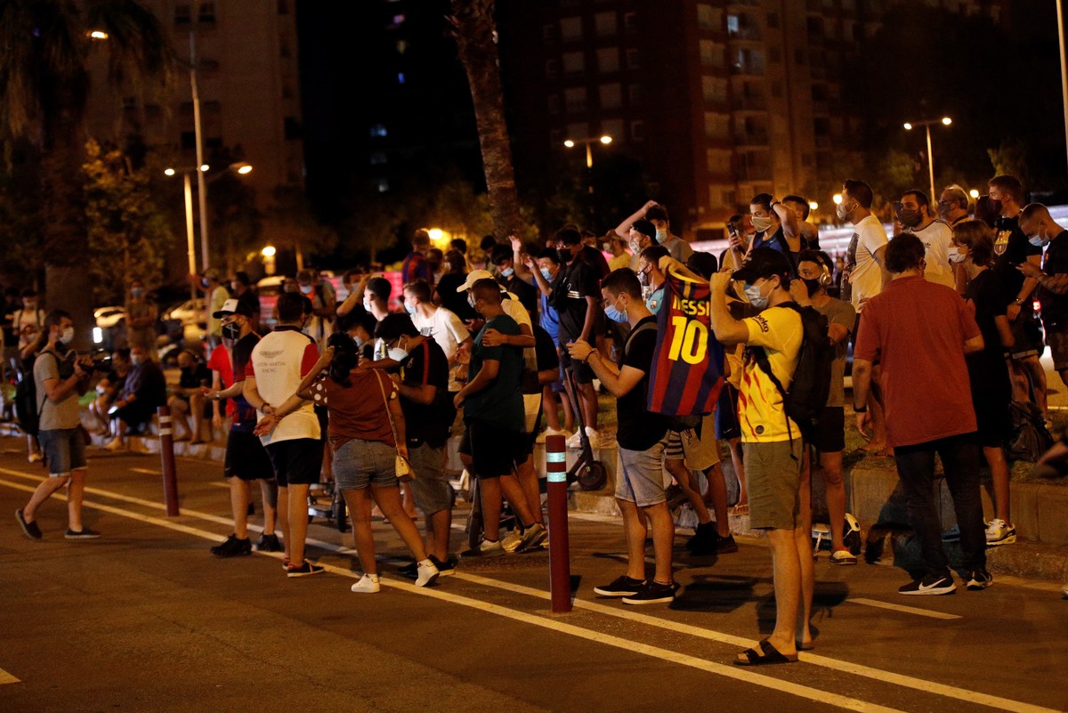 epa08625533 Dozens of FC Barcelona fans gather outside Camp Nou Stadium to demand the resignation of the club's president, Josep Maria Bartomeu, after Argentinian star Lionel Messi stated via fax ...