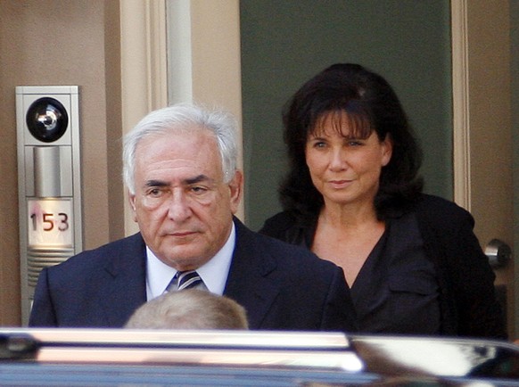 Strauss-Kahn mit seiner damaligen Frau Sinclair auf dem Weg zum Gericht.&nbsp;