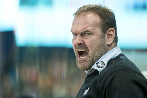 Langnaus Cheftrainer Heinz Ehlers beim Eishockeyspiel der National League zwischen dem EV Zug und den SCL Tigers, am Freitag, 20. Oktober 2017, in der Bossard Arena in Zug. (KEYSTONE/Alexandra Wey)