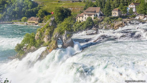 COMMERCIAL IMAGE, KI IMAGE DISTRIBUTED FOR WWF ? EDITORIAL USE ONLY - KI-Bild vom Rheinfall im Jahr 2023. Das Bild zeigt, wie der Rheinfall heute aussieht. Das Bild wird in einer WWF-Aktion dem mittel ...