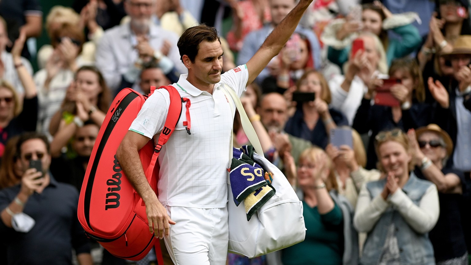 epa09329381 Roger Federer of Switzerland reacts as he leaves the court after the men&#039;s quarter final match against Hubert Hurkacz of Poland at the Wimbledon Championships, in Wimbledon, Britain,  ...