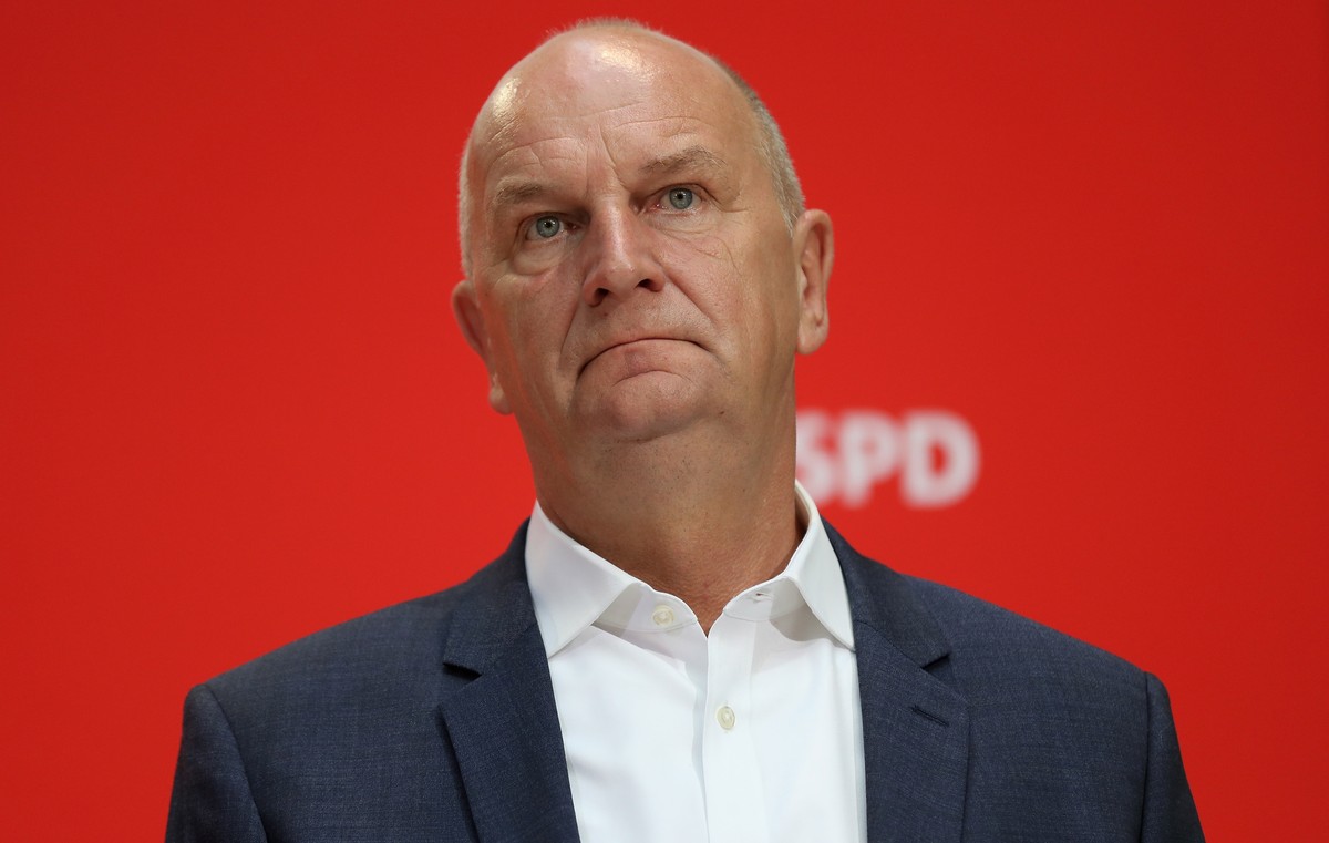 epa07812355 Brandenburg Premier and chairman of the Social Democratic Party (SPD) Dietmar Woidke attends a press conference at the SPD's headquarters in Berlin, Germany, 02 September 2019. The SP ...