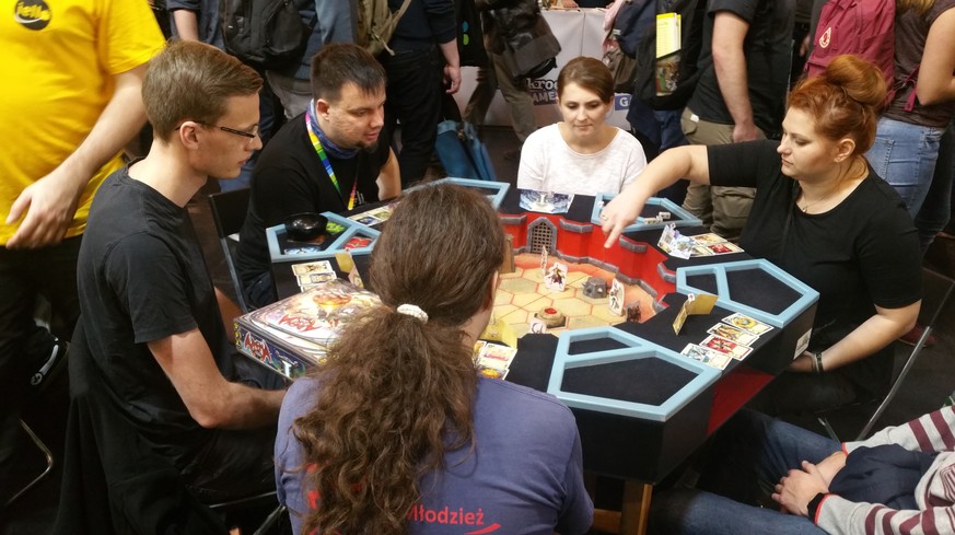 Jetzt gibt's eins auf den Helm: Wir spielen «Arena for the Gods!»