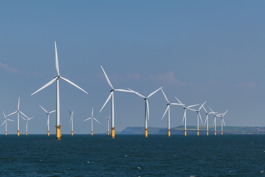 Ein Windpark vor der englischen Küste. Er steht auf Grund und Boden, der zum Crown Estate gehört, dem britischen Krongut.