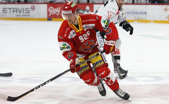 Biels Gaetan Haas in Aktion, im Eishockey Meisterschaftsspiel der National League zwischen EHC Biel und HC Lugano, am Freitag, 29. Oktober 2021, in der Tissot Arena in Biel. (KEYSTONE/Peter Klaunzer)