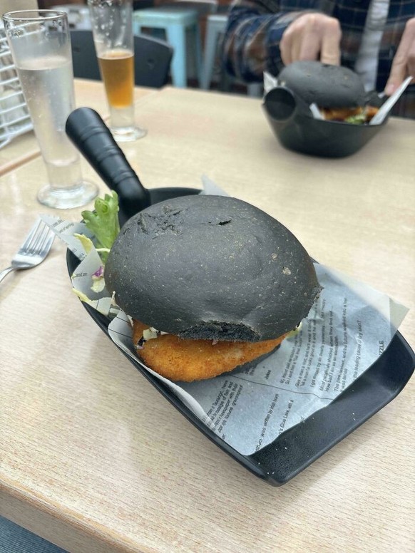 WE WANT PLATES

https://www.reddit.com/r/WeWantPlates/comments/1dsgxhc/chicken_burger_in_a_shovel_in_new_zealand/