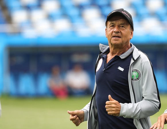 epa06810714 Nigeria&#039;s head coach Gernot Rohr leads a training session in Kaliningrad, Russia, 15 June 2018. Nigeria will face Croatia in the FIFA World Cup 2018 Group D preliminary round soccer m ...