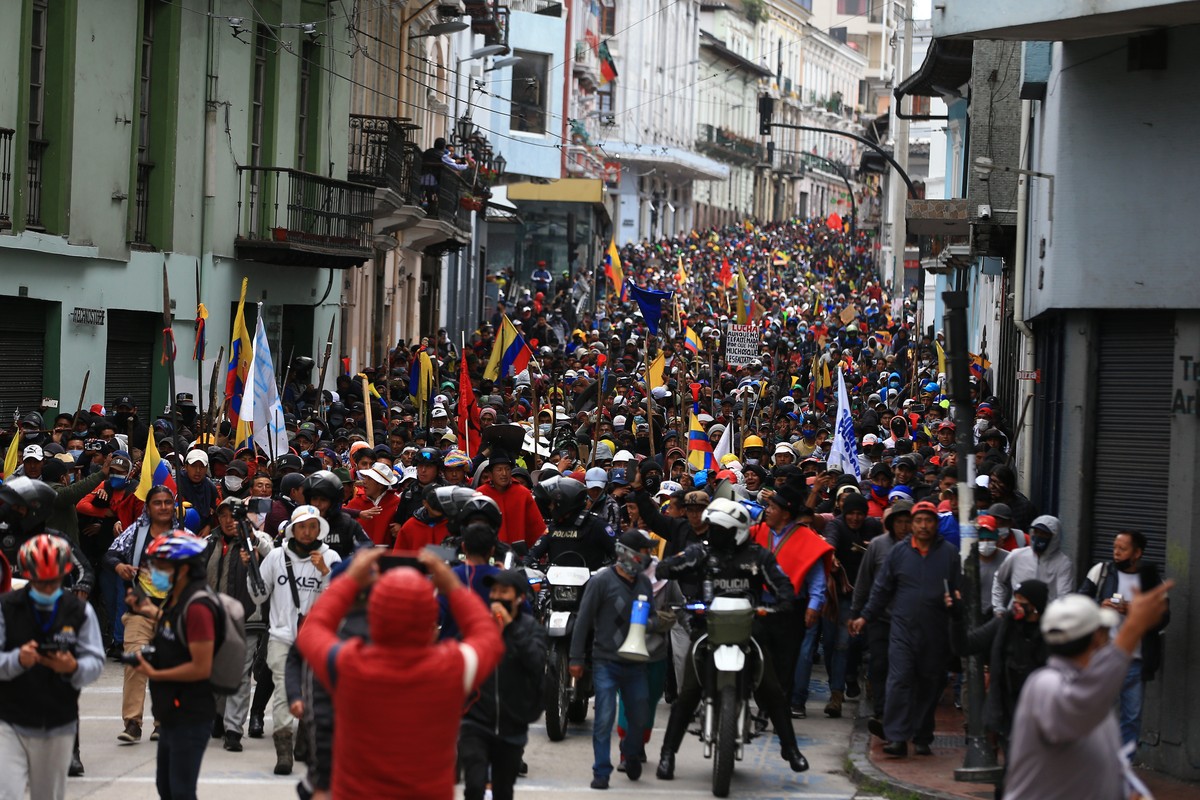 epa10028500 Demonstrators carry out a peaceful march, during the tenth day of indigenous mobilizations, in the historic center of Quito, Ecuador, 22 June 2022. Among the demands of the protesters are  ...