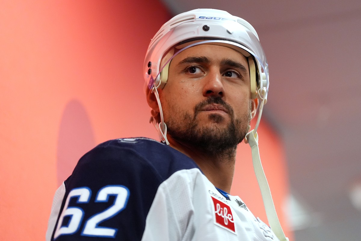 Winnipeg Jets' Nino Niederreiter waits to warm up before an NHL hockey game against the Philadelphia Flyers, Thursday, Oct. 16, 2025, in Philadelphia. (AP Photo/Matt Slocum)
Jets Flyers Hockey