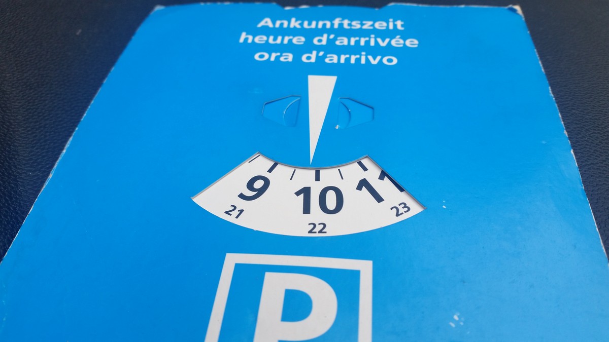 Der Leerraum zwischen dem Zeiger und der Zahl zehn ist der Stein des Anstosses.