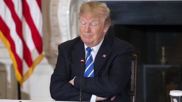 epa06518972 US President Donald J. Trump attends a meeting on infrastructure with State and local officials, in the State Dining Room of the White House, in Washington, DC, USA, 12 February 2018. Trum ...