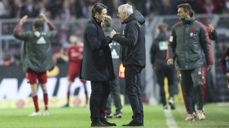 epa07156363 Bayern&#039;s head coach Niko Kovac (L) talks to Dortmund&#039;s head coach Lucien Favre (R) after the German Bundesliga soccer match between Borussia Dortmund and Bayern Munich in Dortmun ...