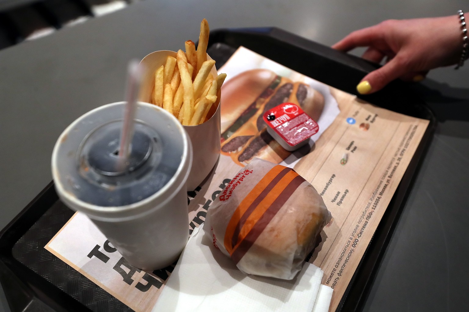 epa10009497 Staff of a former McDonald&#039;s location prepare a restaurant for reopening under a new brand Vkusno I Tochka in Moscow, Russia, 12 June 2022. On 14 March 2022, due to events in Ukraine, ...