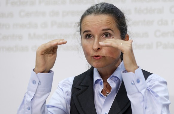 Yvette Estermann, Nationalraetin SVP-LU, spricht waehrend einer Medienkonferenz ueber die Legislaturbilanz der SVP, am Montag, 5. Oktober 2015 in Bern. (KEYSTONE/Peter Klaunzer)