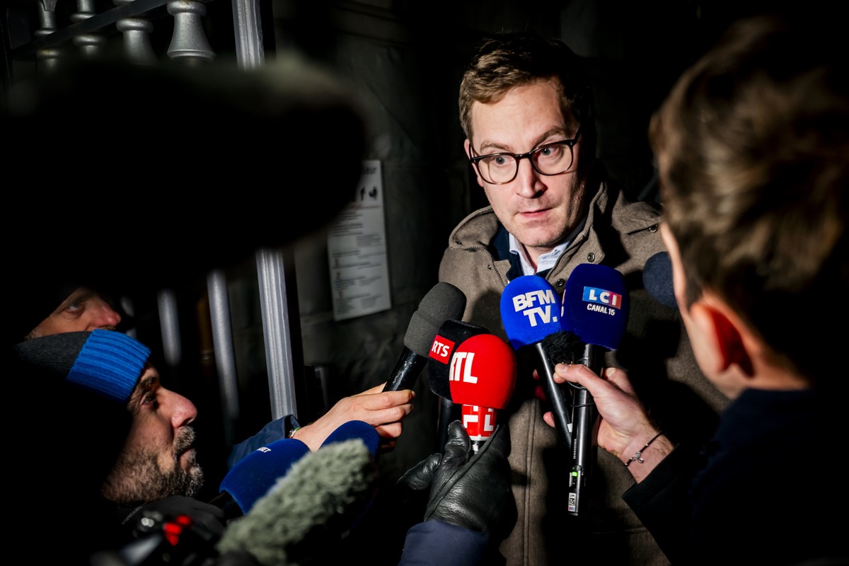 epa12668552 Romain Jordan, lawyer for several victims of the bar fire, speaks to journalists in front of the Valais public prosecutor's office in Sion, Switzerland, 21 January 2026. At least 40 p ...