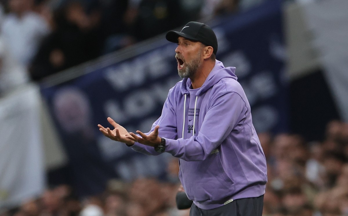 epa10892631 Liverpool head coach Jurgen Klopp reacts during the English Premier League soccer match between Tottenham Hotspur and Liverpool FC, in London, Britain, 30 September 2023. EPA/NEIL HALL EDI ...