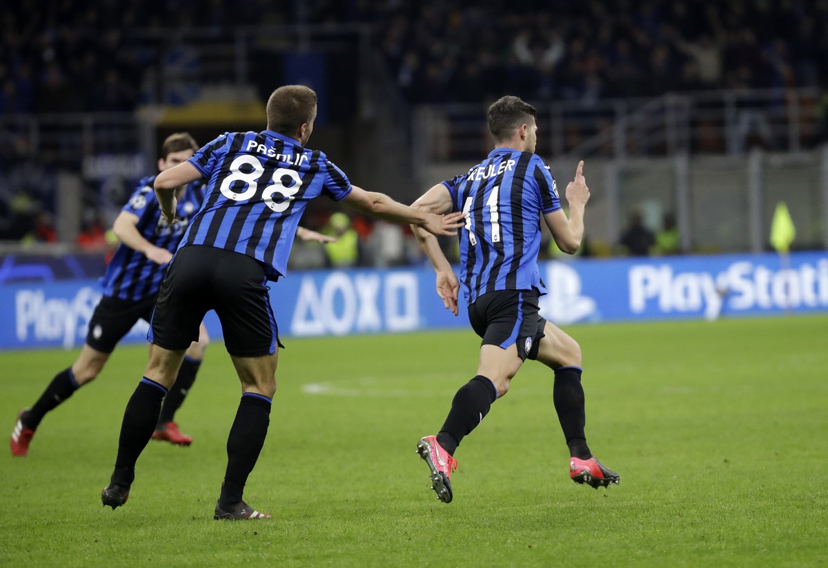 Atalanta's Remo Freuler, right, celebrates with teammates after scoring his side's third goal during the Champions League round of 16, first leg, soccer match between Atalanta and Valencia a ...