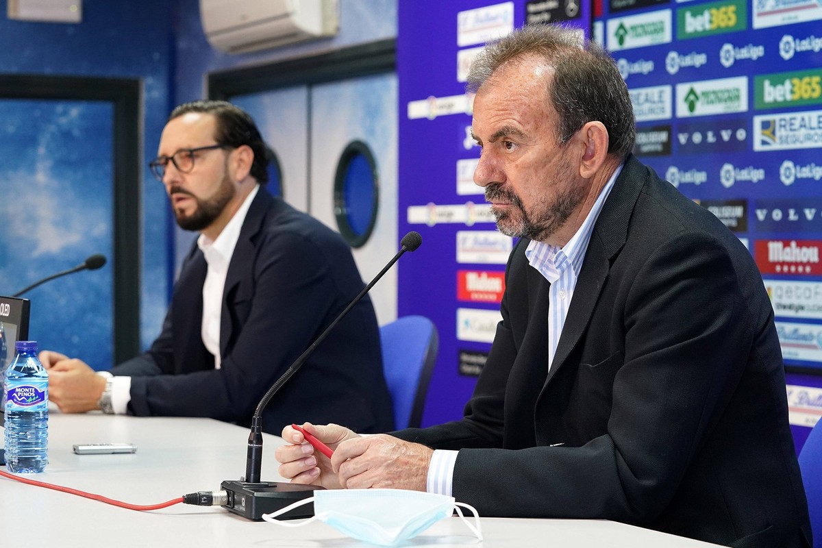 Getafe CF s Jose Bordalas l with President Angel Torres in press conference, PK, Pressekonferenz on the occasion of his farewell as team coach. May 26, 2021. 20210526157