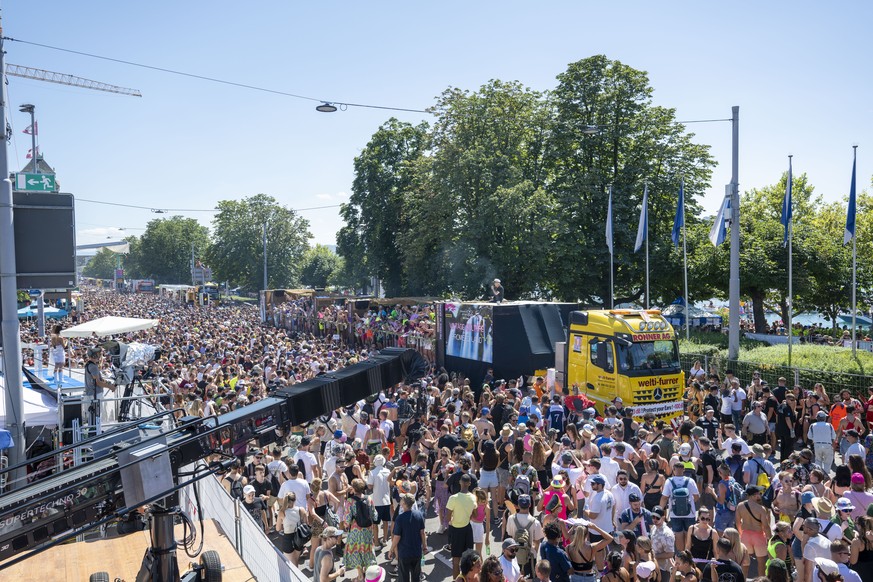 Thousands of participants dancing through the streets during the 31th Street Parade in the city center of Zurich, Switzerland, Saturday, August 10, 2024. The annual dance music event Street Parade run ...