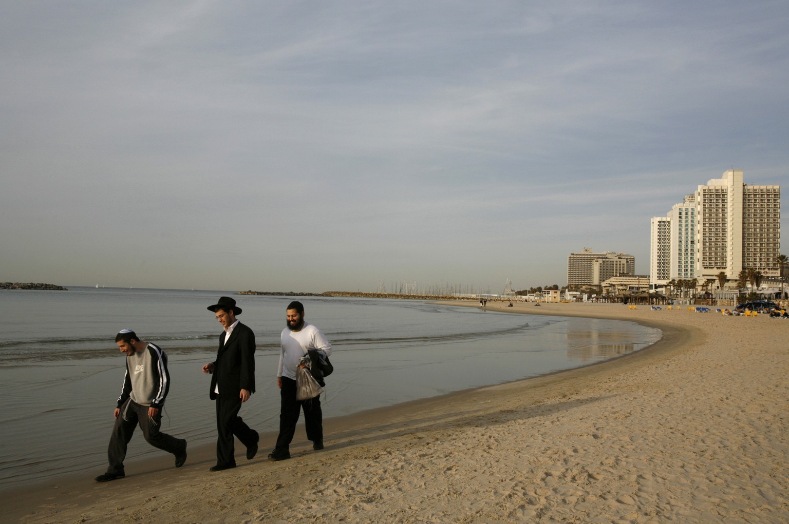 Strandpromenade von Tel Aviv (im Hintergrund das Hilton): Hier trafen sich Schweizer Banker regelmässig mit Kunden.