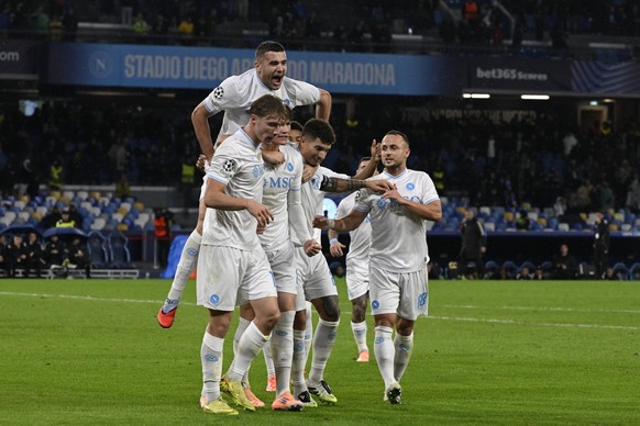 epa12548892 Napoli?s midfielder Scott McTominay celebreates with teammates after scoring the 1-0 goal during the UEFA Champions League league phase match between SSC Napoli and Qarabag in Naples, Ital ...