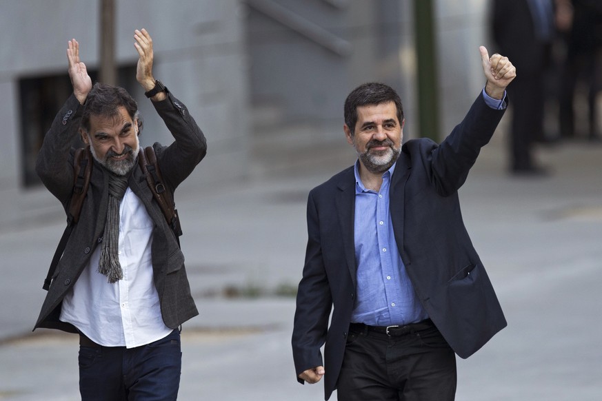 Jordi Cuixart (l.) und Jordi Sanchez (r.) müssen ins Gefängnis.