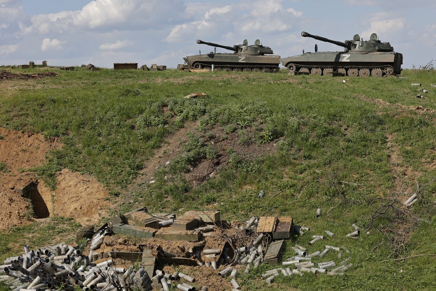 Self-propelled artillery vehicles &#039;Gvozdika&#039; (&#039;Carnation&#039;) of Donetsk People&#039;s Republic militia stand on position as they prepare to fire towards Ukrainian army positions, nea ...