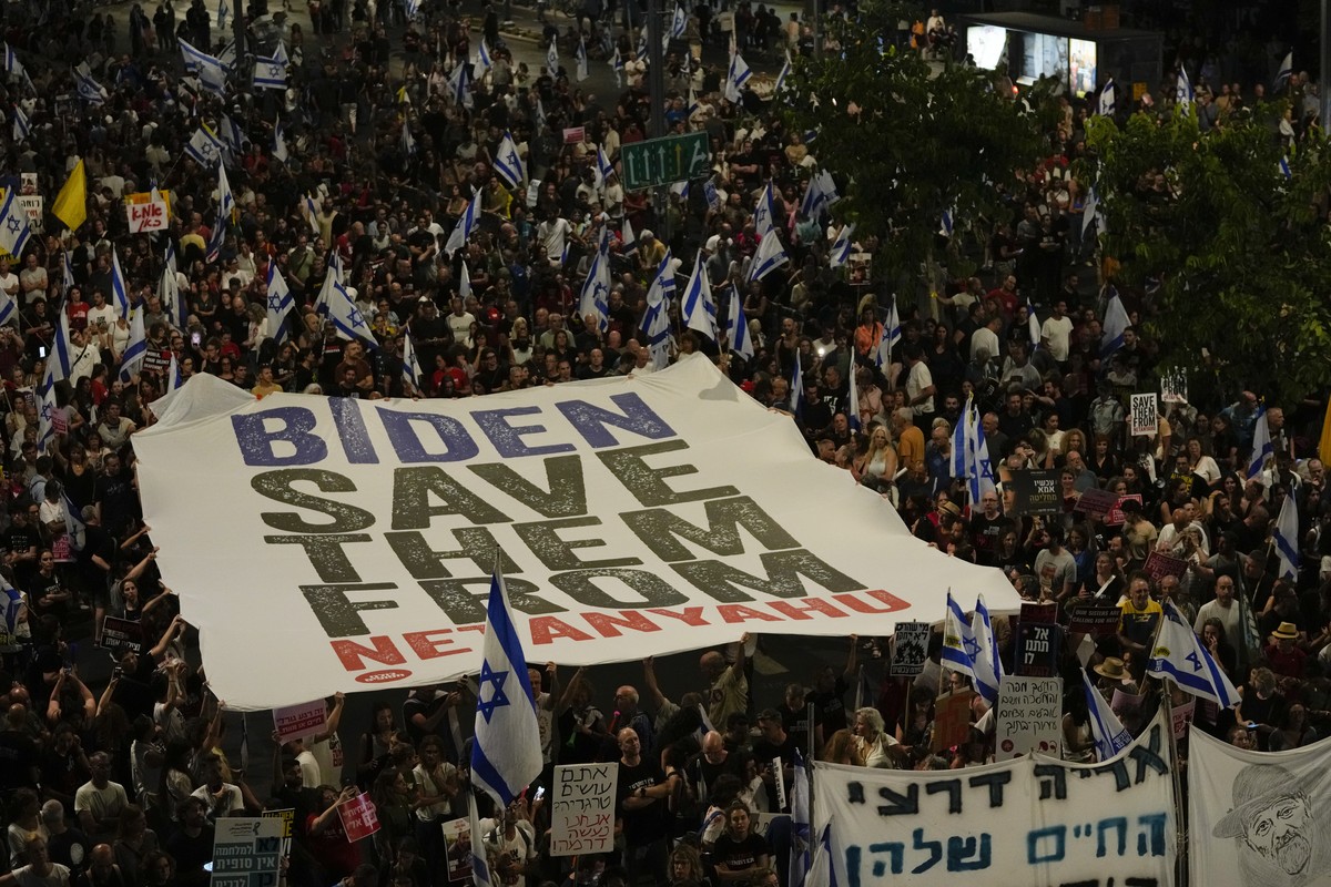 People protest against Israeli Prime Minister Benjamin Netanyahu's government and call for the release of hostages held in the Gaza Strip by the Hamas militant group in Tel Aviv, Israel, Saturday ...