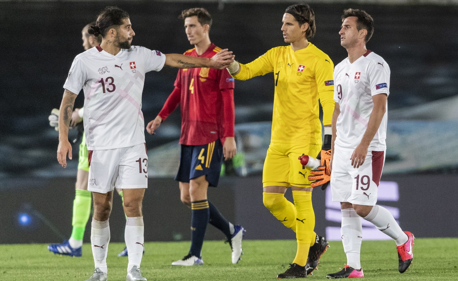 epa08735035 Swiss players, Ricardo Rodriguez (L) and from right, Mario Gavranovic and goalkeeper Yann Sommer show their dejection, next to Spain&#039;s Pau Torres (C) after the UEFA Nations League soc ...