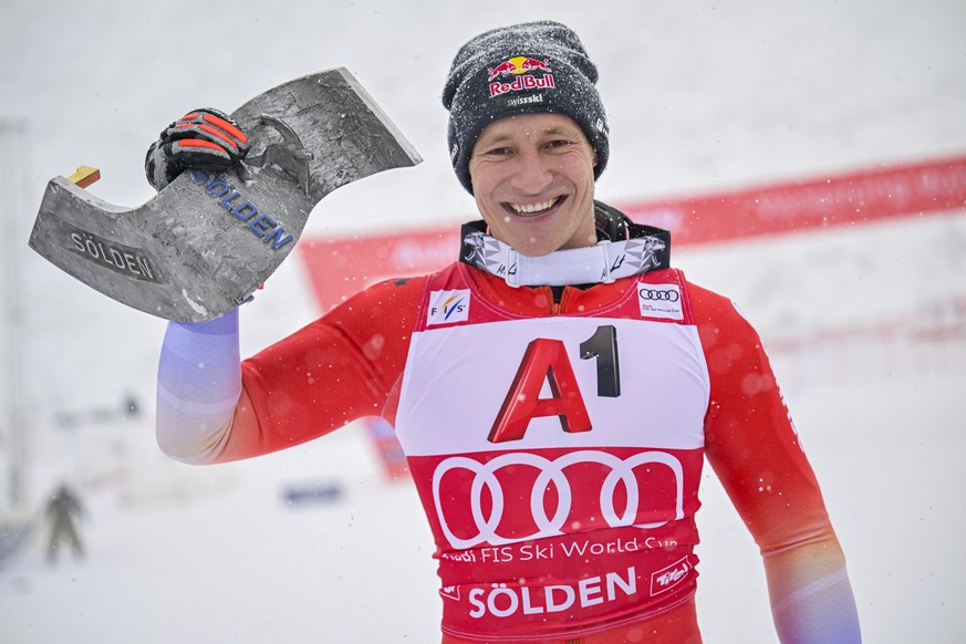 KEYPIX - Winner Marco Odermatt from Switzerland poses after the second run of the Men?s Giant Slalom race of the FIS Alpine Ski World Cup season opener on the Rettenbach glacier, in Soelden, Austria,  ...