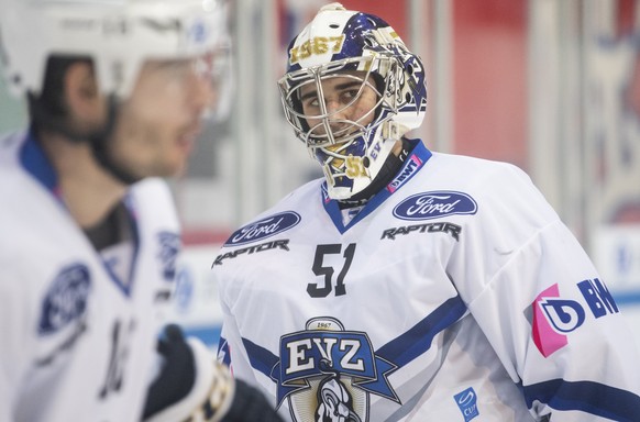 Zugs Torhueter Luca Hollenstein reagiert im Swiss Ice Hockey Cup 1/4 Finalspiel zwischen den SC Rapperswil-Jona Lakers und dem EV Zug, am Dienstag, 26. November 2019, in der St. Galler Kantonalbank Ar ...