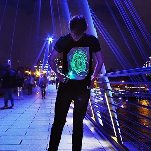 Magic shirt for the festival that can be dyed with UV paint