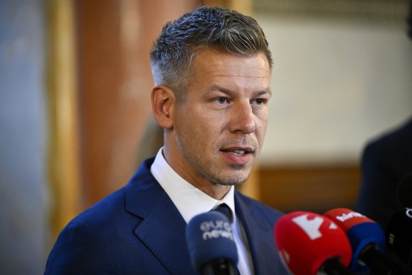 epa12896139 Tisza Party's leader and Hungarian Prime Minister-elect Peter Magyar speaks to the media after the preparatory meeting for the inaugural session of the Parliament at the Parliament bu ...