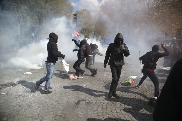 Schon am Nachmittag war es in zahlreichen Städten in Frankreich zu Protesten gekommen. Teilweise endeten sie mit gewaltsamen Ausschreitungen.