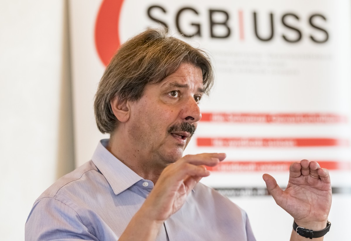 Paul Rechsteiner, Praesident SGB, spricht an einer Medienkonferenz zum Rahmenvertrag Schweiz - EU und flankierender Massnahmen in Bern, Schweiz, Mittwoch, 8. August 2018. (KEYSTONE/Thomas Hodel)