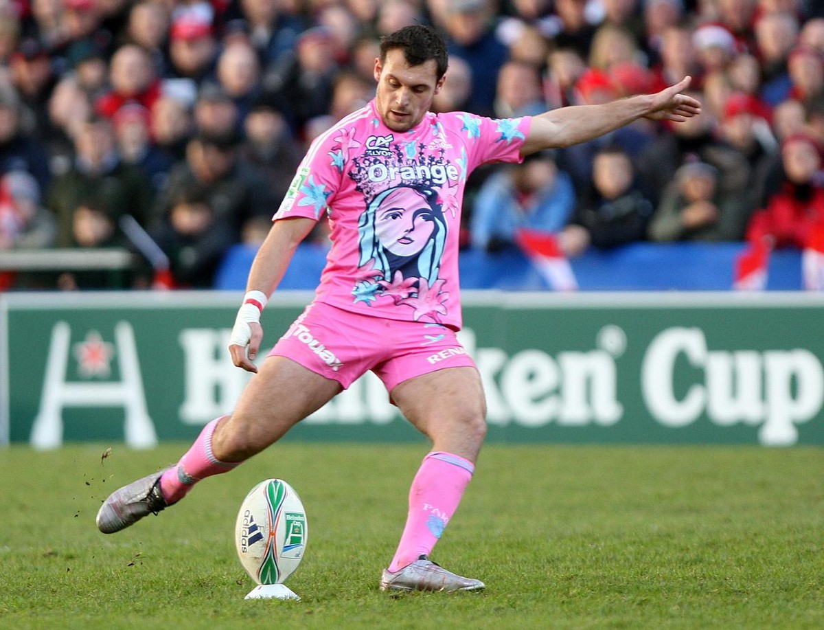 Stade Francais's Lionel Beauxis in action kicking a penalty against Ulster in the Rugby Union European Cup round 3 at Ravenhill, Belfast, Northern Ireland, Saturday, Dec. 12, 2009. (AP Photo/Pete ...