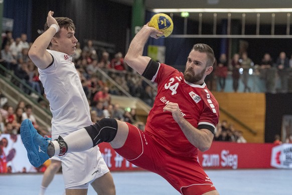Alen Milosevic, right, from Switzerland play against Matej Klima, left, from Czech Republik during the men's handball friendly game between Switzerland and Czech Republik, at the Schachenhalle in ...