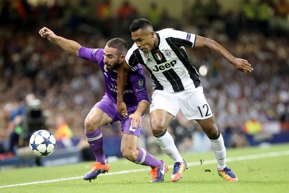 epa06008679 Dani Carvajal of Real Madrid (L) and Alex Sandro of Juventus (R) vie for a loose ball during the UEFA Champions League final between Juventus FC and Real Madrid at the National Stadium of  ...