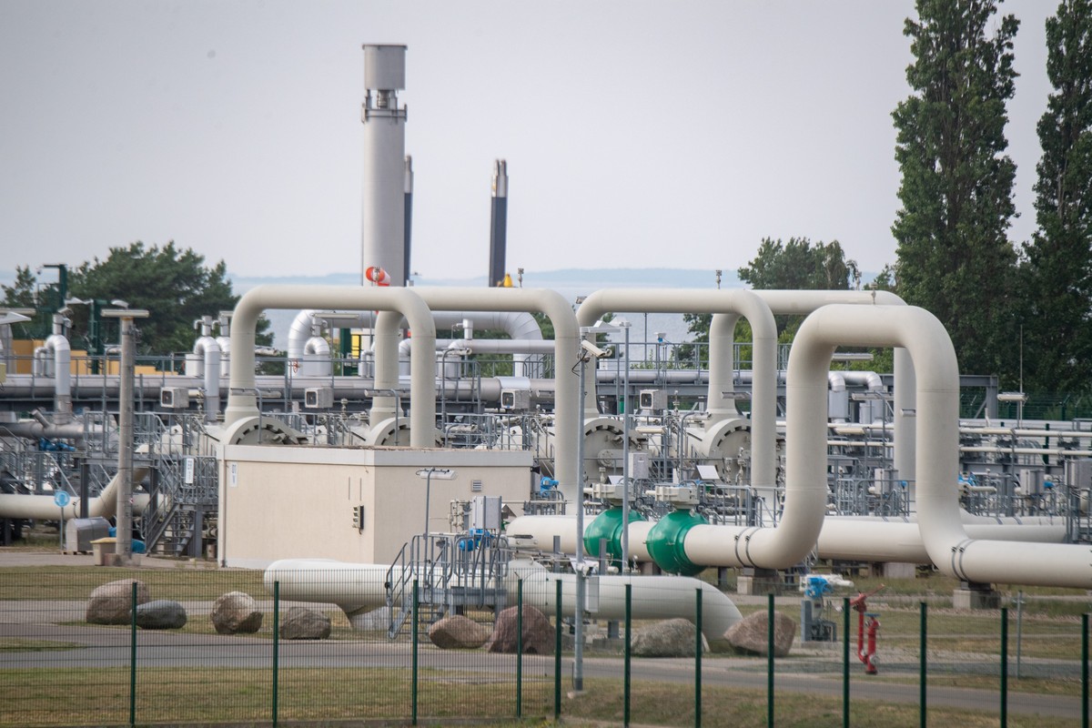 25.07.2022, Mecklenburg-Vorpommern, Lubmin: Rohrsysteme und Absperrvorrichtungen in der Gasempfangsstation der Ostseepipeline Nord Stream 1 und der