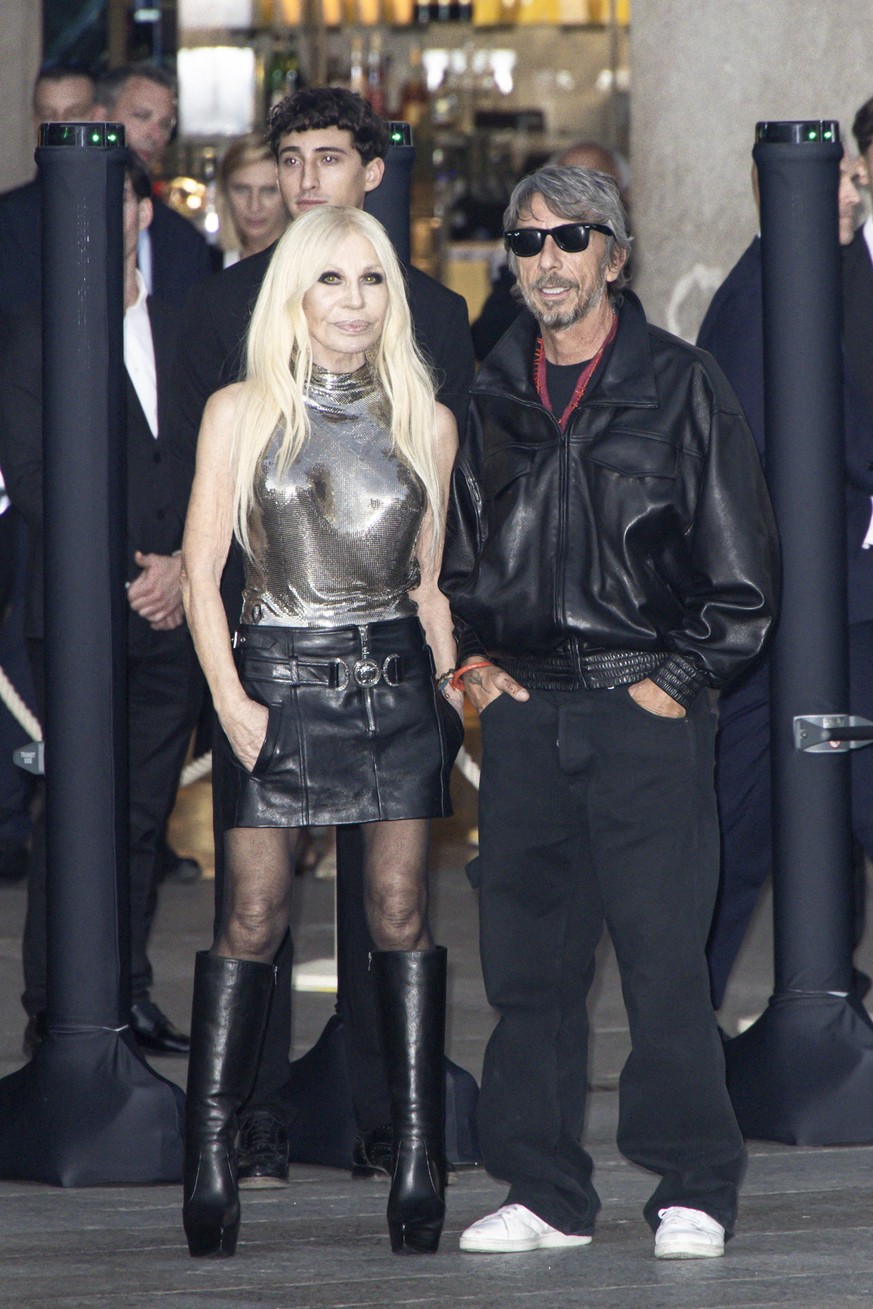 MFW Spring/Summer 2027 Celebrities Arrival Vogue World MP MILAN, ITALY - SEPTEMBER 22: Donatella Versace, Pierpaolo Piccioli arrive to Vogue World 2026 during Milan Fashion Week WOMEN S COLLECTION SPR ...