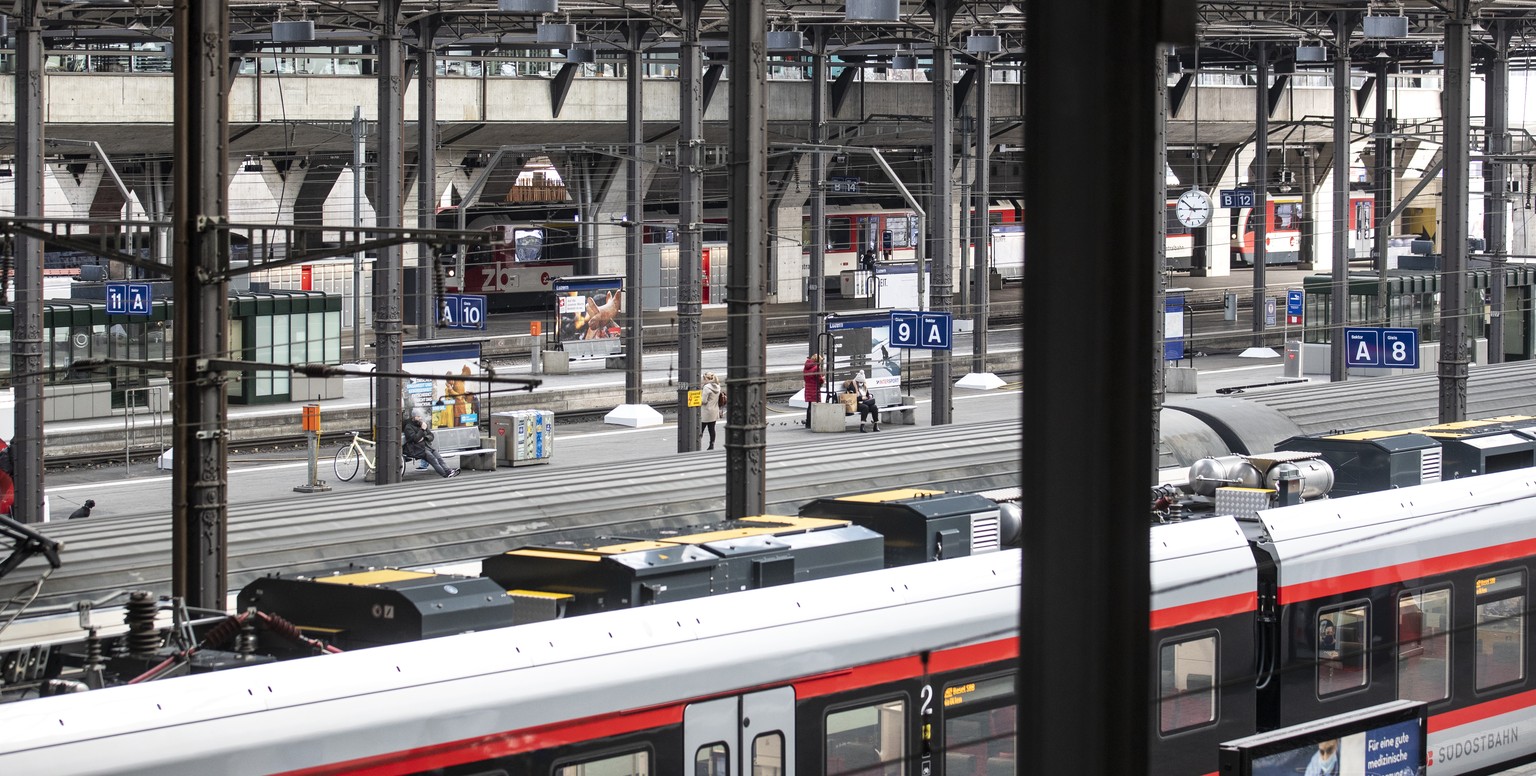 Blick in den Bahnhof Luzern, aufgenommen am Montag, 18. Januar 2021. Aufgrund der anhaltenden Krise um die Pandemie des Coronavirus, wurden ab Montag die Massnahmen zur Eindaemmung der Verbreitung des ...